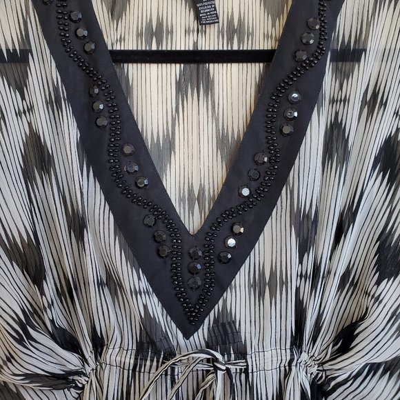 Woman's Maxi Kaftan Black & Off-white pattern, size Medium - Picture 3 of 6